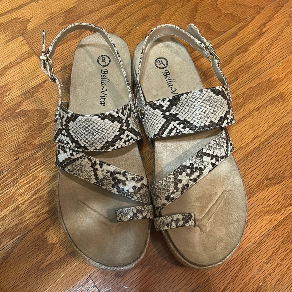 Bella-Vita ROSITA Taupe Snake Faux Leather Slide Sandals size 8.5
